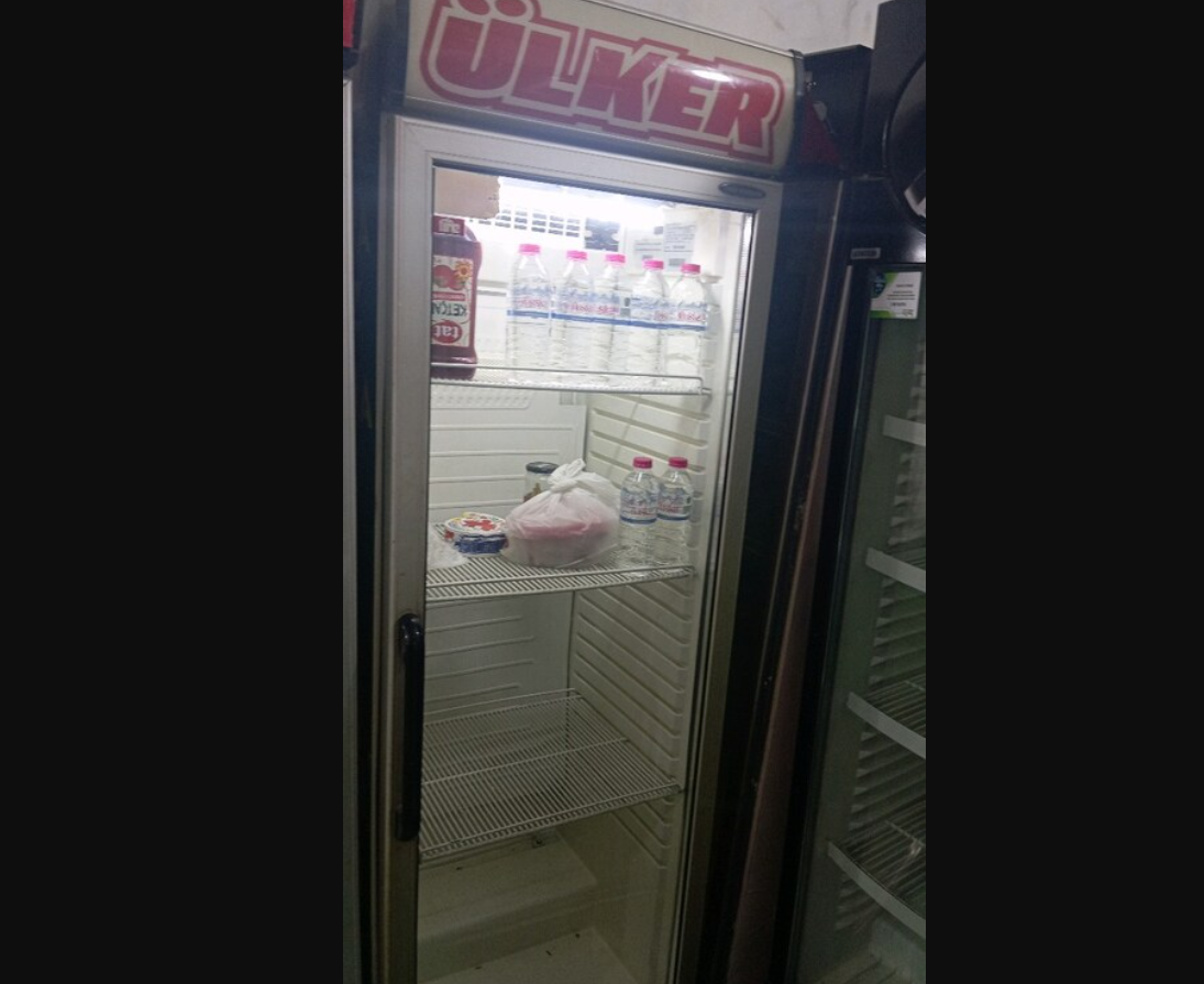 Ülker kola dolabı ülker yazılı
