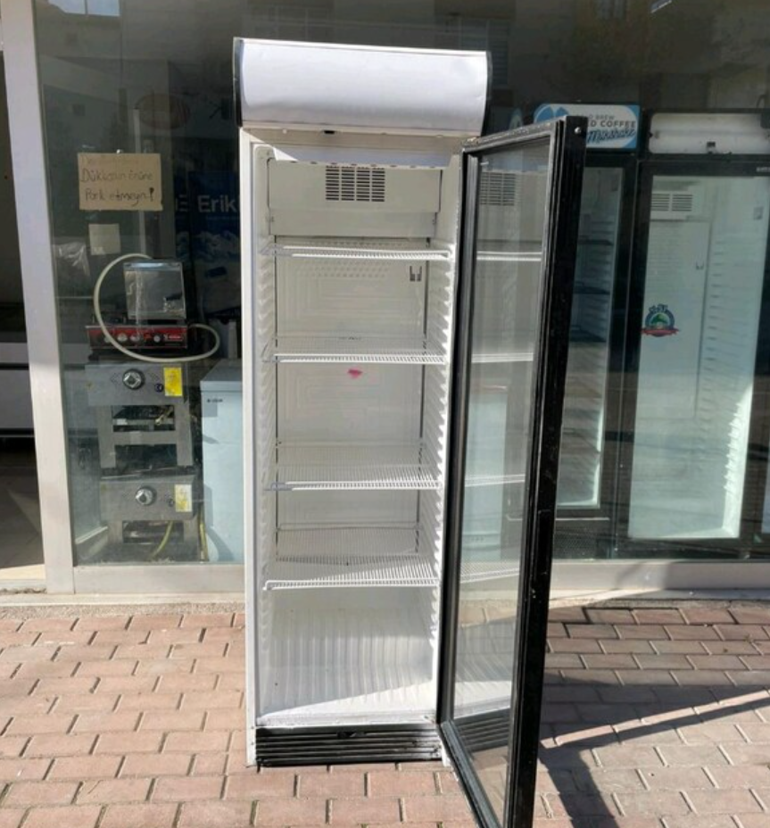 meşrubat dolabı dikey dolap kola dolabı buzdolabı